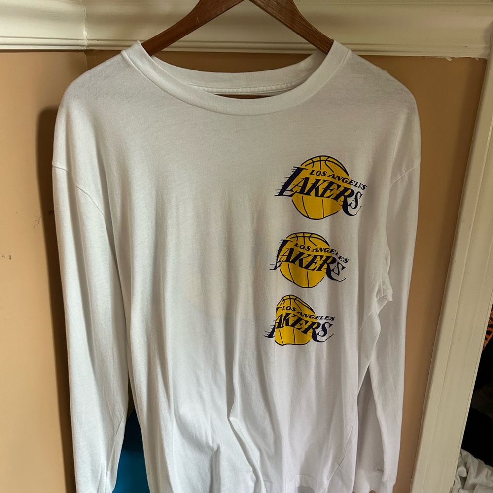 LA Lakers medium longsleeve,